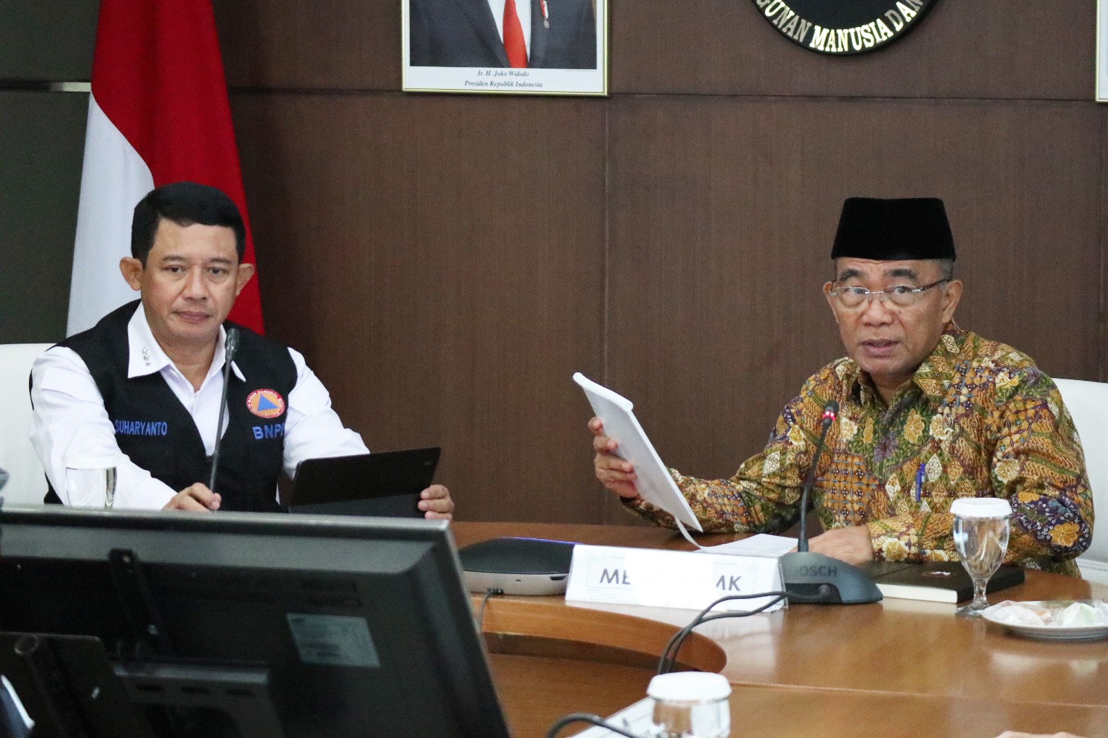 Kepala BNPB menghadiri undangan Menko PMK untuk melaksanakan Rapat Tingkat Menteri (RTM) yang membahas tentang kelanjutan bantuan kemanusiaan bagi negara Republik Vanuatu dan Myanmar di Kantor Kemenko PMK, Jakarta, Rabu (14/6).